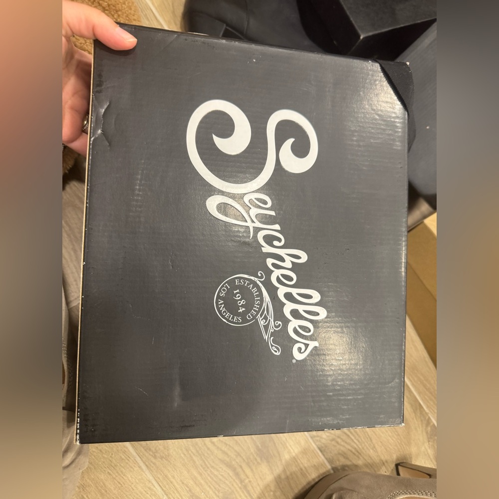 Seychelles Clay Suede Ampersand Box
